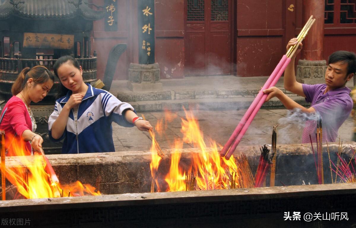 算命夸人的顺口溜大全-袖里吞金的口诀谁知道