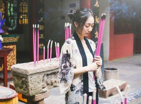 在线算命子女-八岁孩子内八字很严重