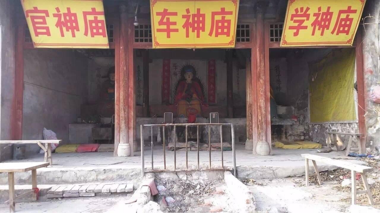 车里面放什么比较好 保平安-汽车里不能挂哪些饰品