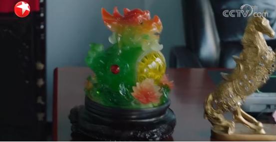 办公桌摆放在财神后面好吗-办公室可以同时敬两尊财神吗
