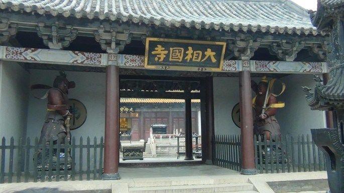 无锡哪里有算命的-到外地旅行你喜欢参拜当地的寺院吗