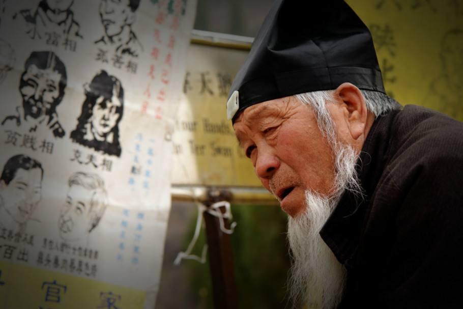 算命先生的话可以听吗-算命先生怎么知道人的一些秘密情况的