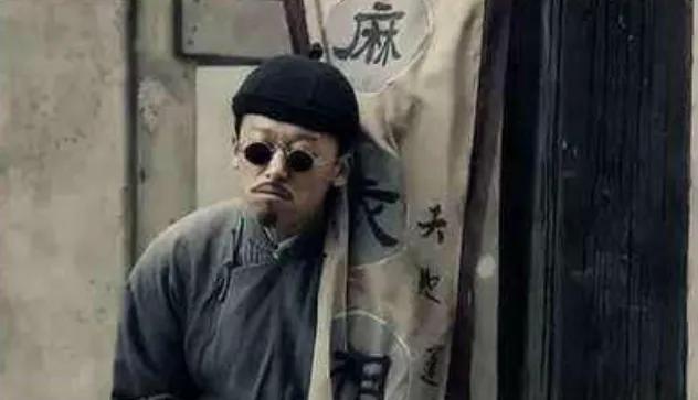 瞎子算命下-余光中的算命瞎子在表达上的特点