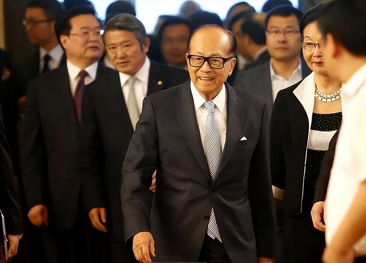 香港算命男-七零后我现在整天为儿子的婚事发愁