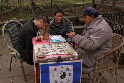 找个算命先生-为何算命先生大多数是非聋即瞎的