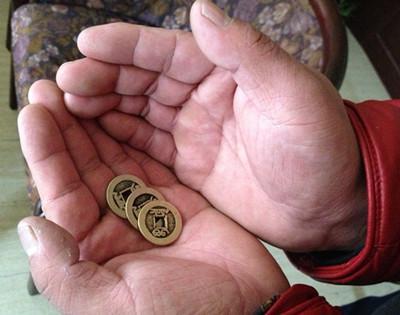 摇六爻算命-六爻占卜起源于哪个时期
