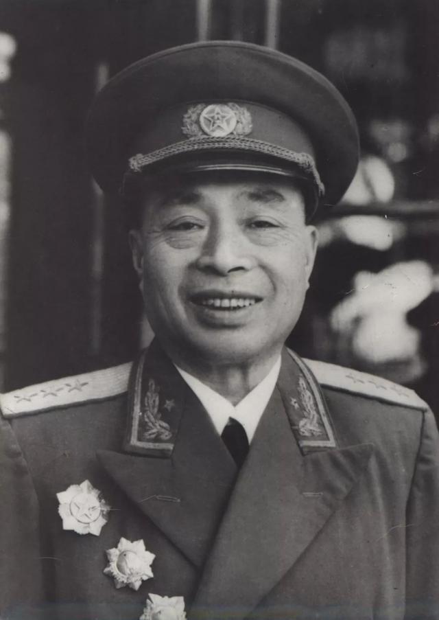 南昌算命大师-余光中寿享90岁今病逝
