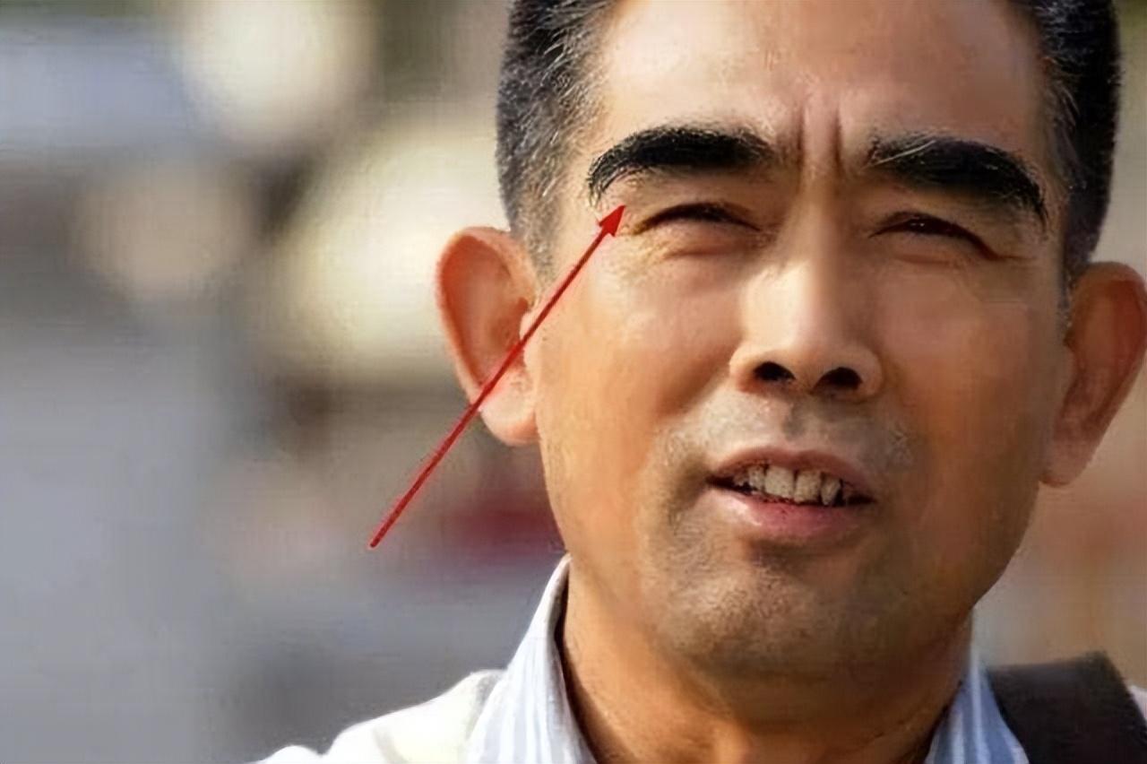 男士眉毛算命-男士的眉毛长和短哪个更好