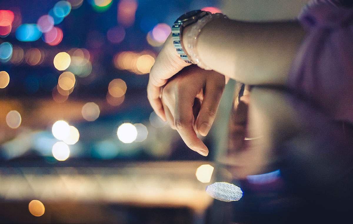 算命点着烟-你在农村走夜路有遇到过什么特殊的事情吗