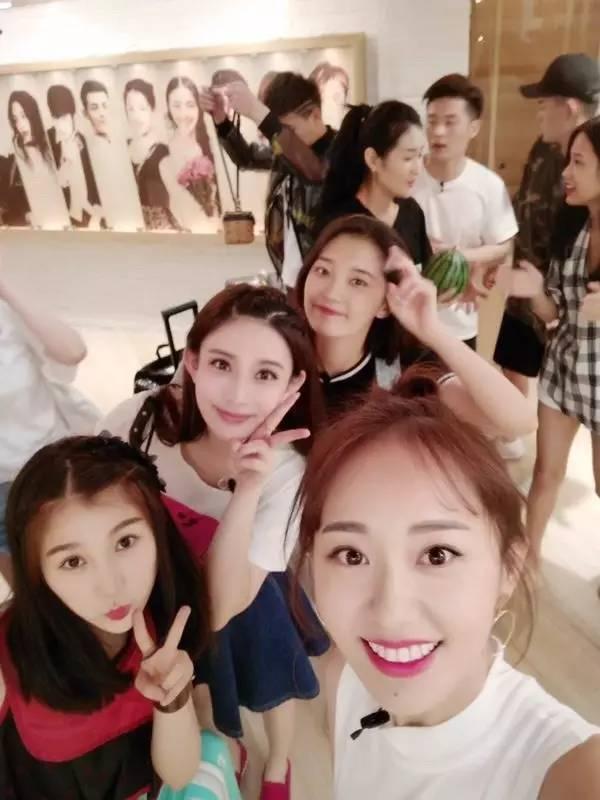 12星座女生午餐运势-和一个相亲女孩见了一面