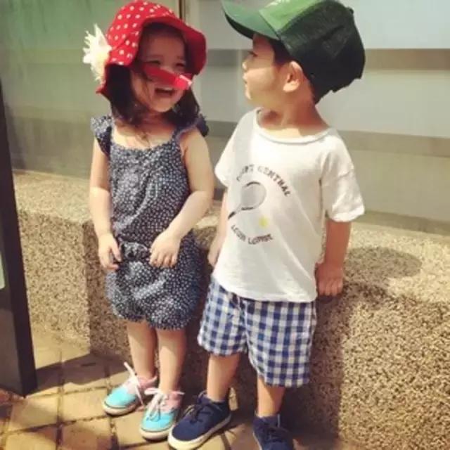 小孩出生算命-家门口有坟头你们怕不怕