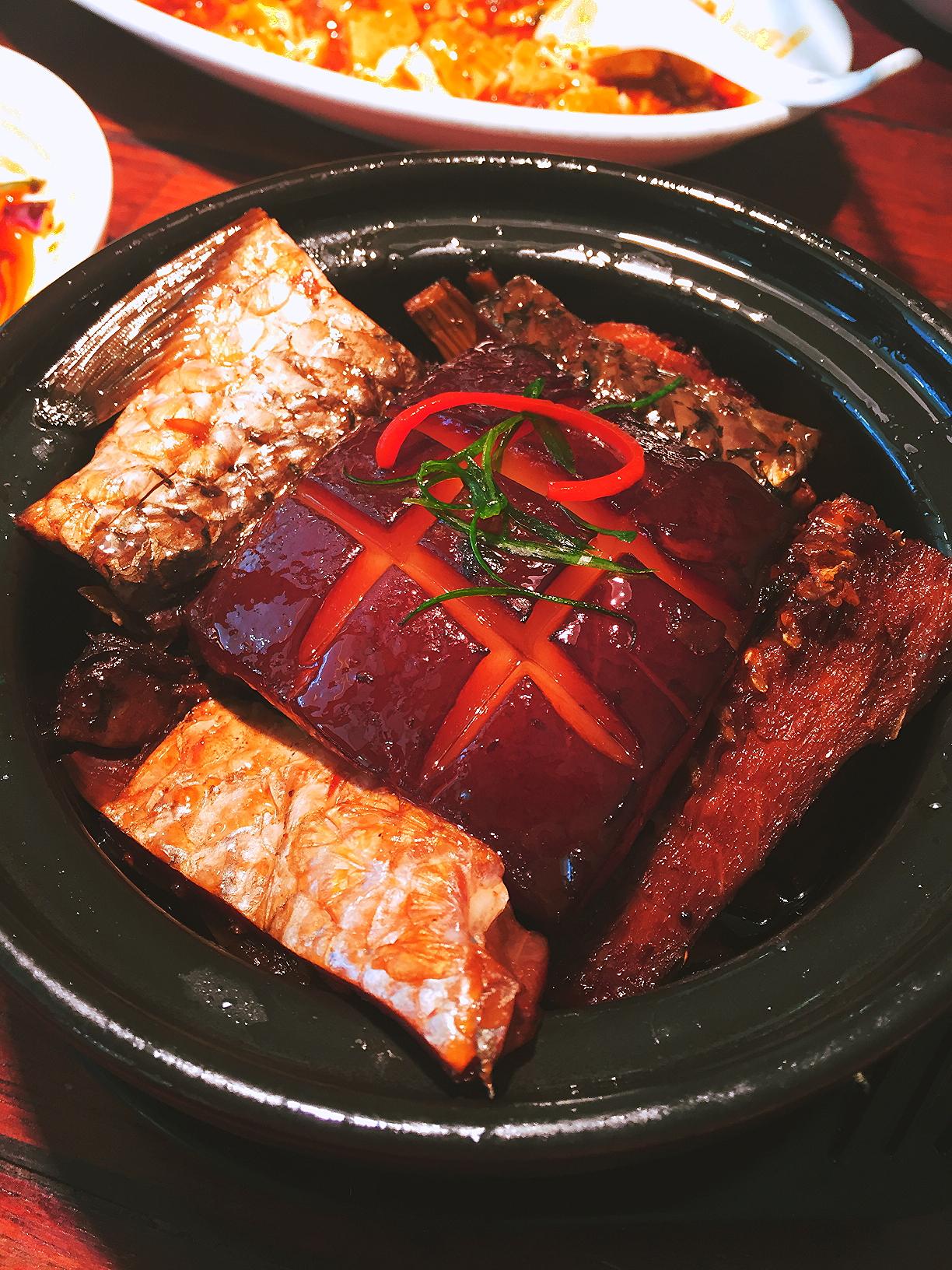 电脑店招牌用什么颜色让生意更旺-装饰材料门头广告牌用什么颜色搭配会容易吸引人