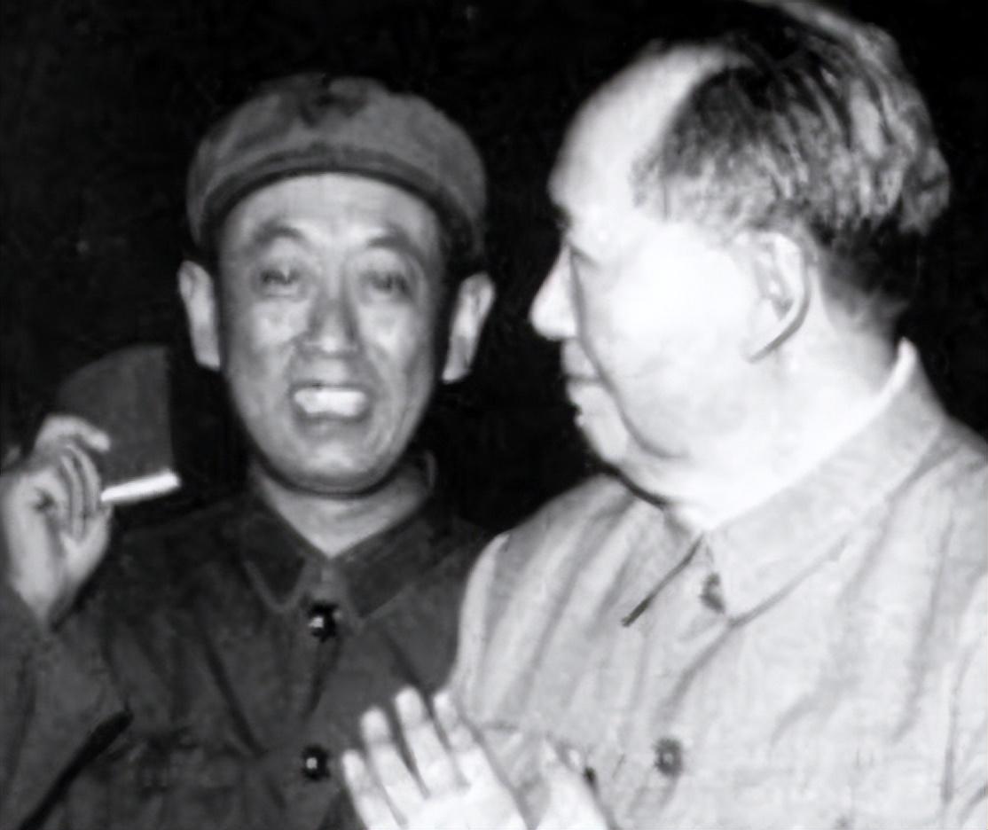 重生军长的算命妻-有人说将军孤坟无人祭