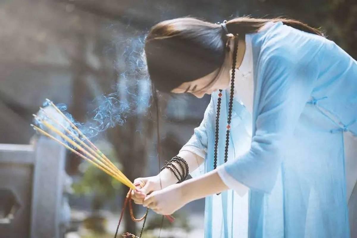算命烧香是怎么回事-你的家人为你算过命吗