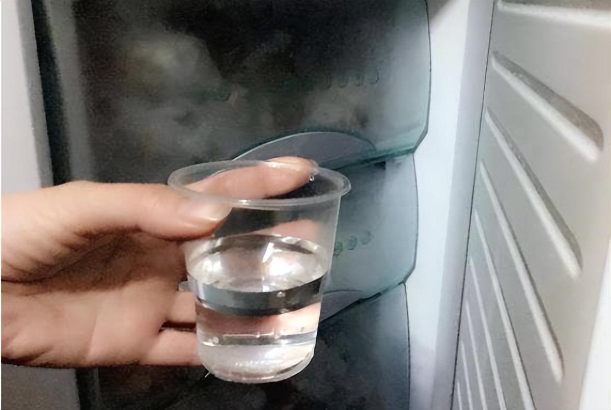 把硬币放在冰箱里能招财吗-硬币可以和银行卡放在一起吗