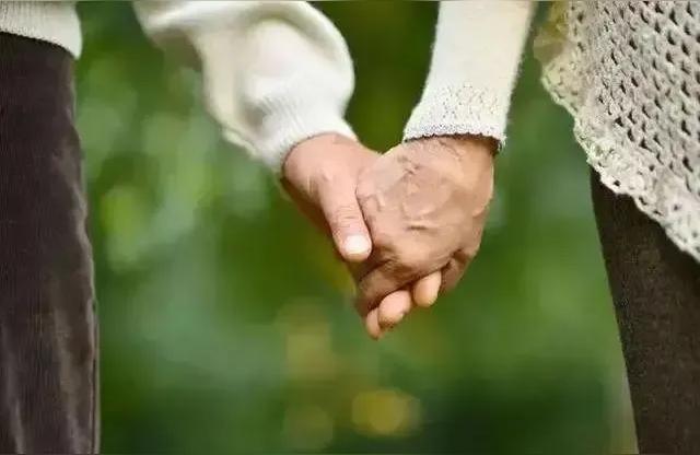 算命说会复合前段时间他在朋友圈上暗示想复合