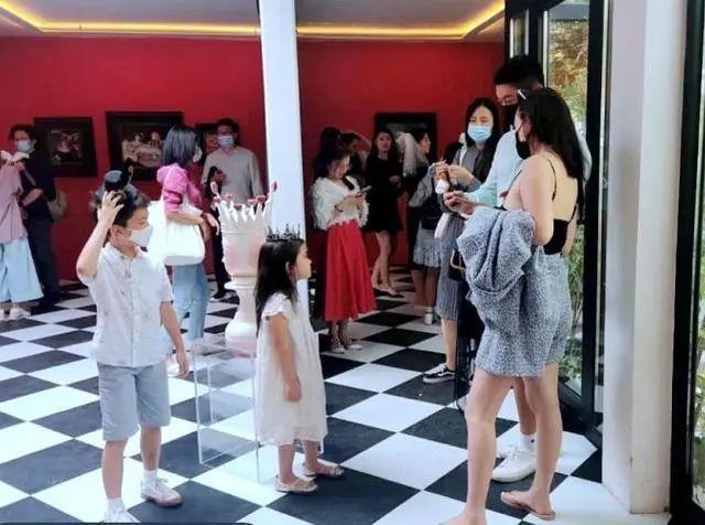 子字辈女孩名字 最佳起名参考-中间带子的女孩名字少见的字