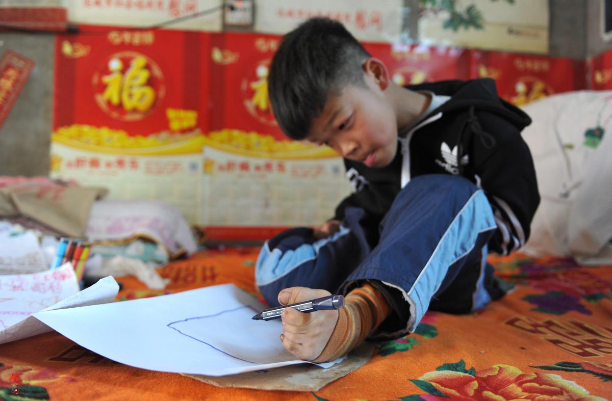 起名大全：姓班的男孩名字-铭灏和铭浩男孩名字哪个好