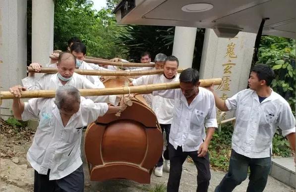 蔡伯励算命为何棺材下葬途中不能落地