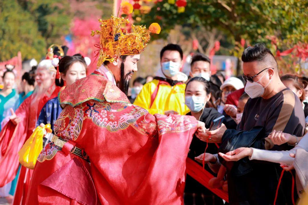 财神方位查询 2023年10月25日求财最佳方向-人民币兑美元会跌破7元大关吗