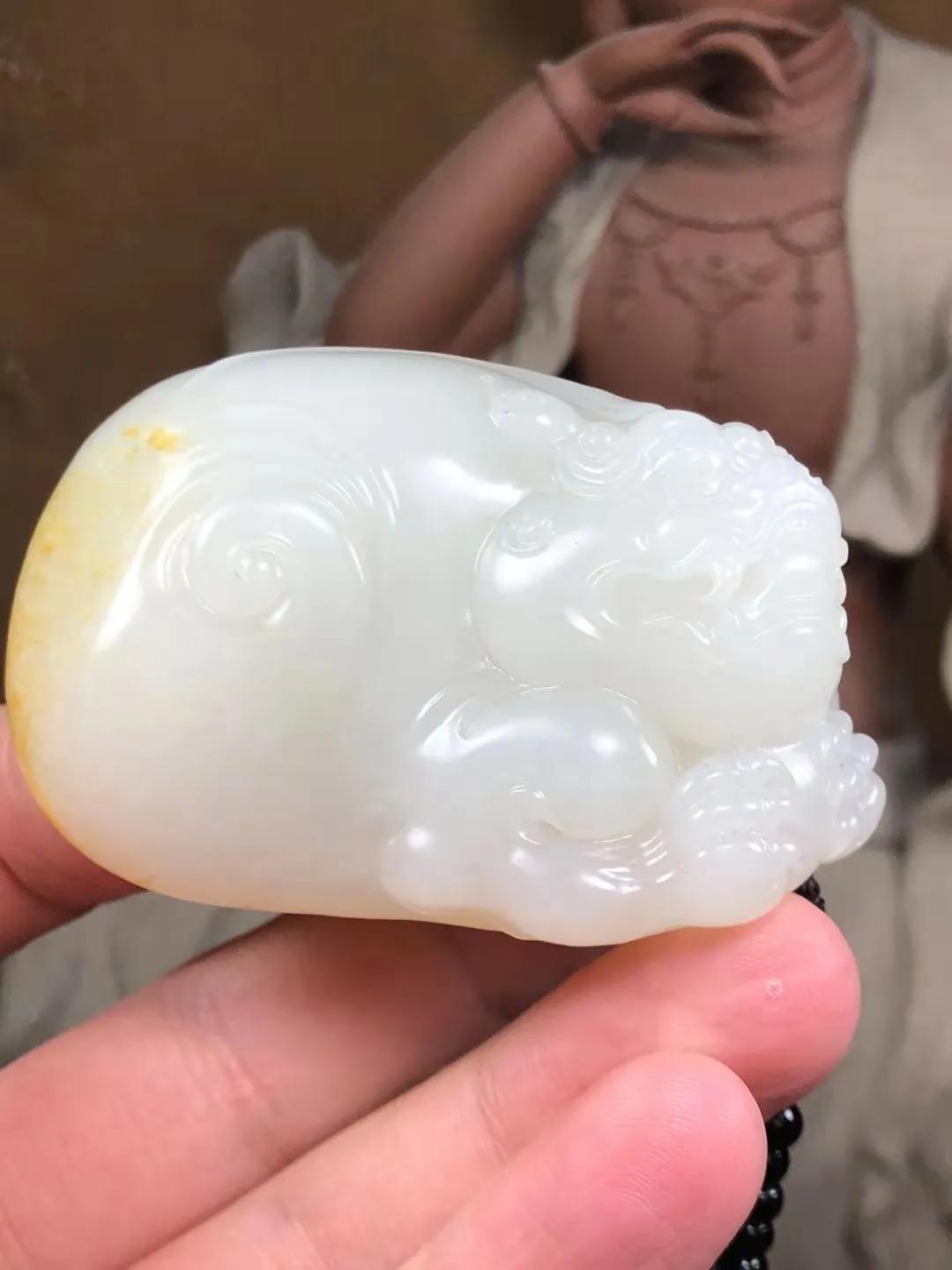 怎么判断玉与自己有缘 玉有灵性的表现-是不是里面会有小水珠