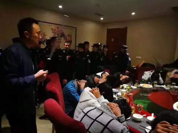洛字取名男孩名字 配什么字好-有什么黑色幽默的电影推荐