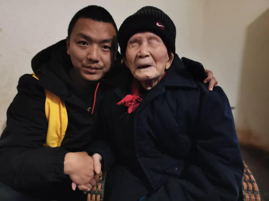 姓杨虎年男宝宝取名字最佳字 睿智起名推荐-各位老师能为油菜花开和一首诗吗