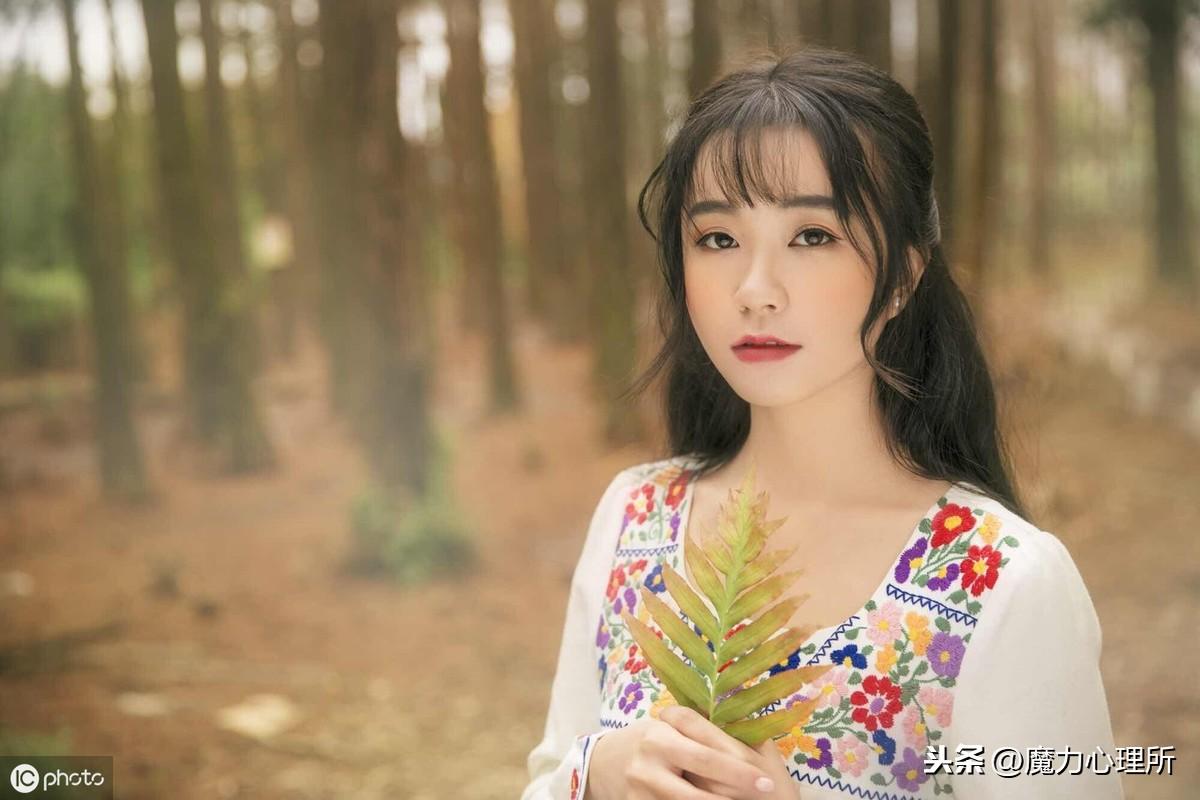 眼睛看相算命-女生大小眼意味着什么