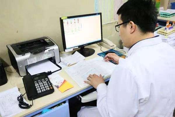 办公室坐靠近门口的位置好吗-办公室进门口一面墙叫什么