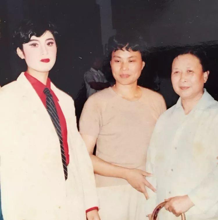 何文秀哭牌算命歌词-越剧四大流派的代表作