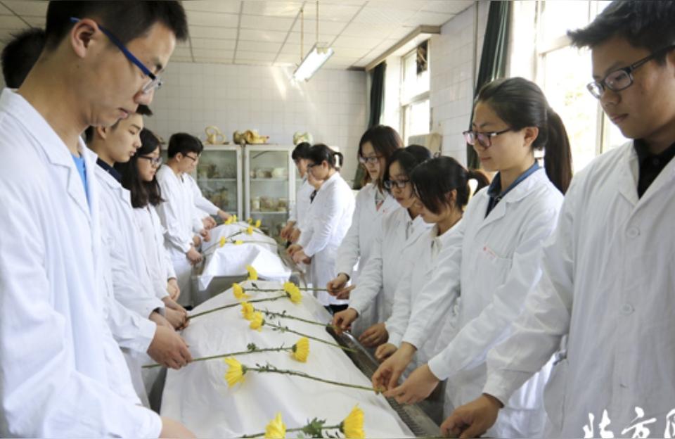 为什么要煮熟大体老师大体老师在医学上是指什么啊