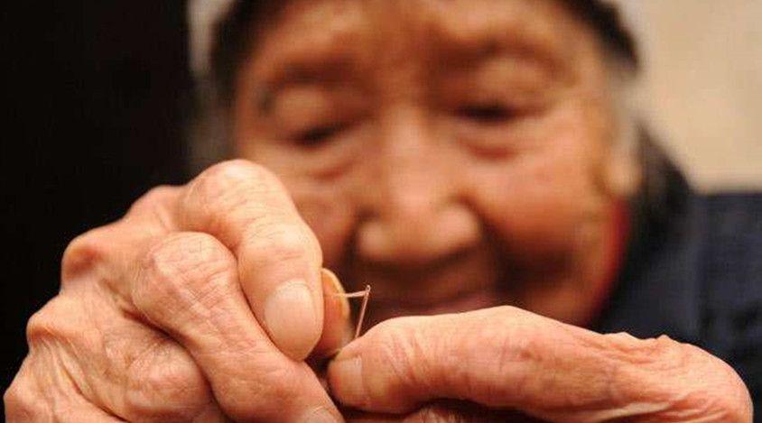 大拇指又短又粗算命-有多少人的手指是食指比无名指长呢