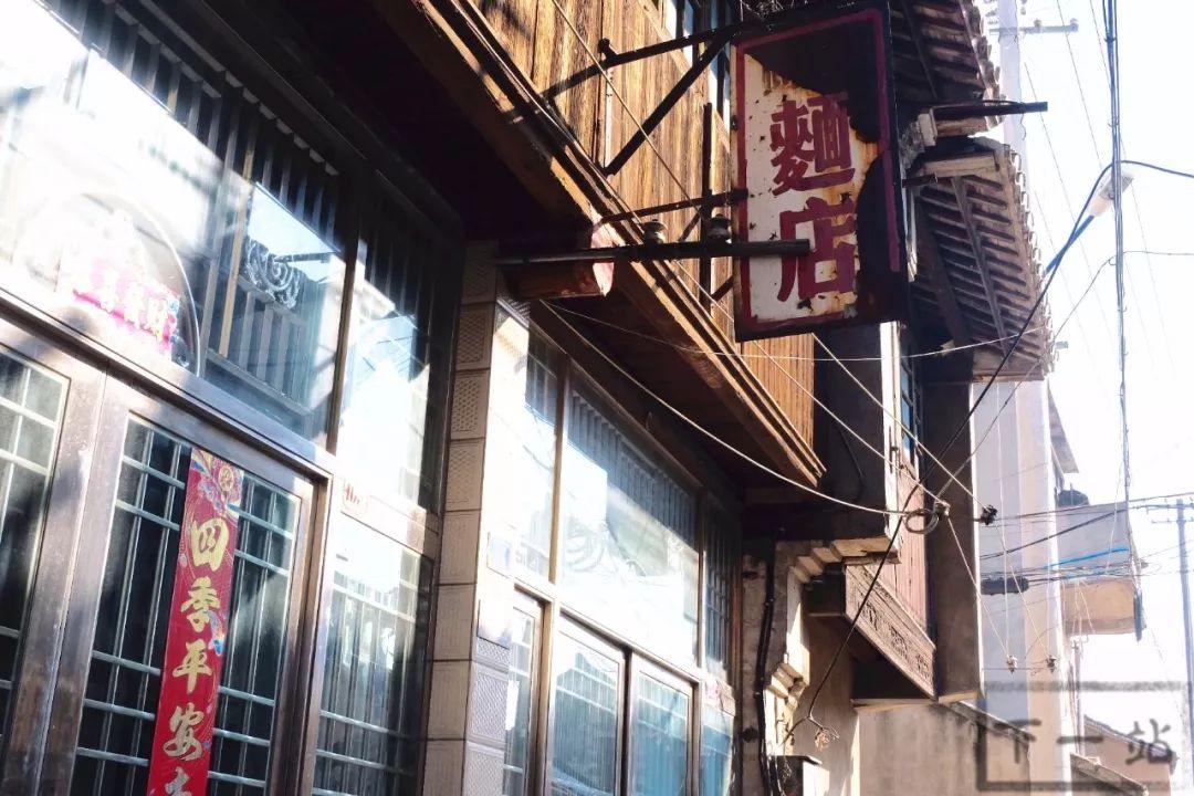 算命的匾额-为什么吴用最终选择了宋江